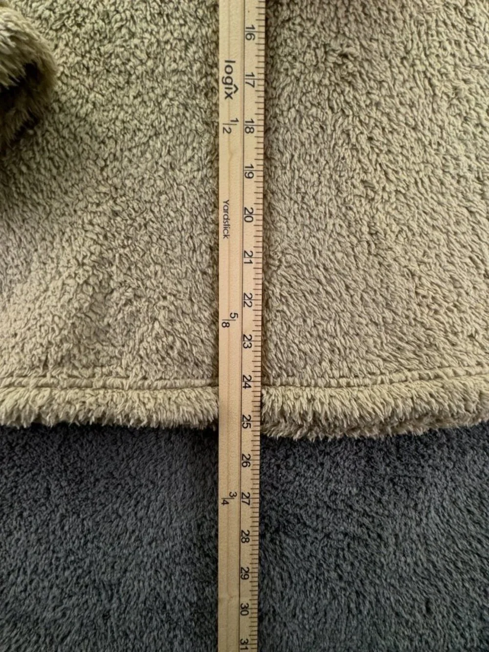 Patagonia Women’s Jacket Adult Medium Beige Fuzzy Soft Pullover W/ Logo Outdoors